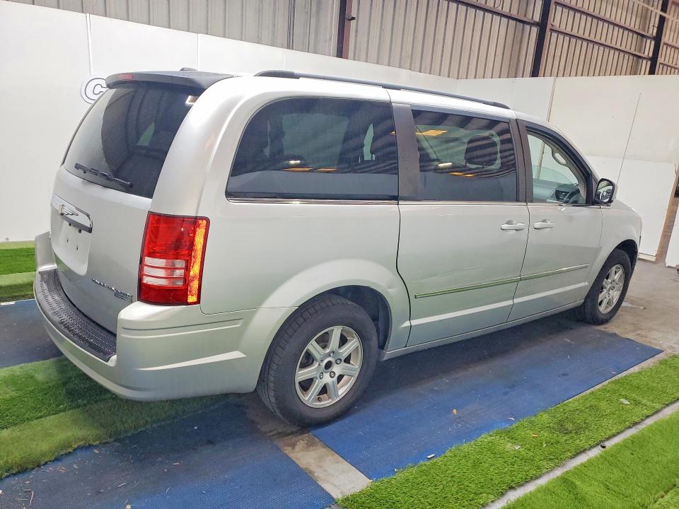 2010 Chrysler Town & country VIN 2A4RR8D13AR386865 COPART salvage auction — NORMAL WEAR, Fl - Certificate Of Title, sold $325 on 2026-07-30 (photo 3)