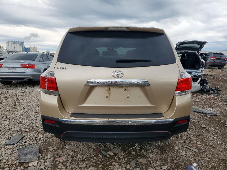 2011 Toyota Highlander VIN 5TDZA3EH5BS016196 COPART salvage auction — MINOR DENT/SCRATCHES, Il - Certificate Of Title, sold $2,400 on 2026-07-31 (photo 6)