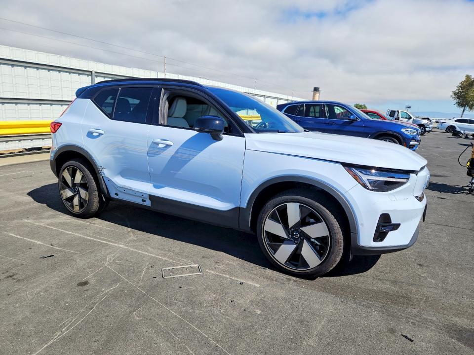 2025 Volvo Xc40 VIN YV4ER3HL0S2595254 COPART salvage auction — FRONT END, CA - SALVAGE CERTIFICATE, sold $12,900 on 2026-08-17 (photo 4)