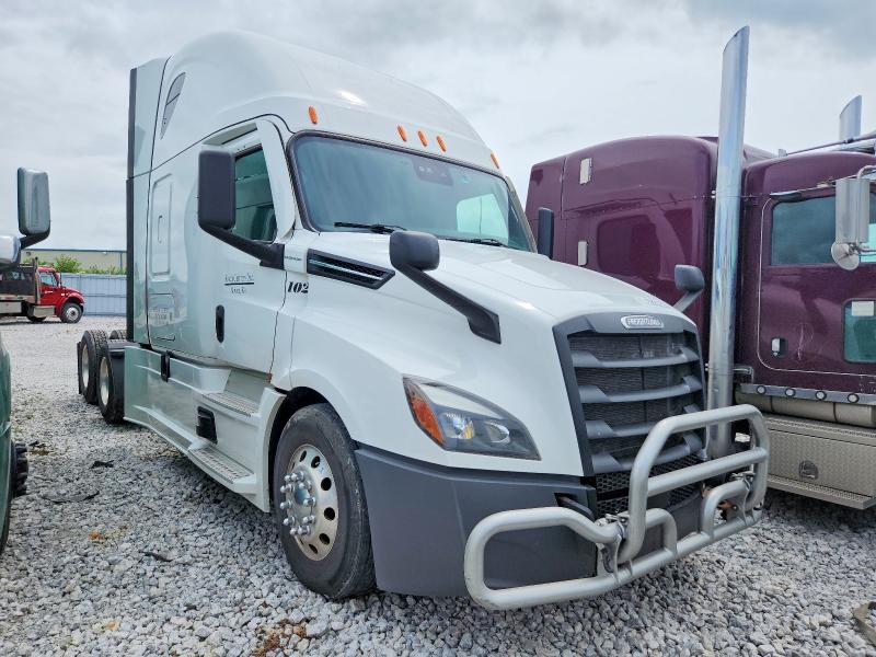 2022 Freightliner Cascadia 126 VIN 3AKJHHDRXNSMH5609 COPART salvage auction — WATER/FLOOD, KS - CERT OF TITLE-SALVAGE, sold $15,400 on 2026-07-30 (photo 1)