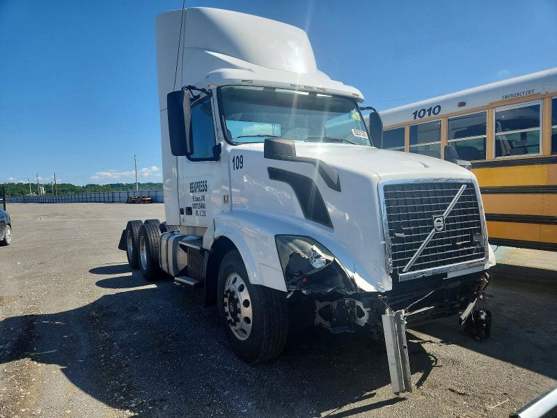 2014 Volvo VIN 4V4NC9EG3EN136323 COPART salvage auction — FRONT END, Wv - Salvage Certificate, sold $850 on 2026-07-09 (photo 1)