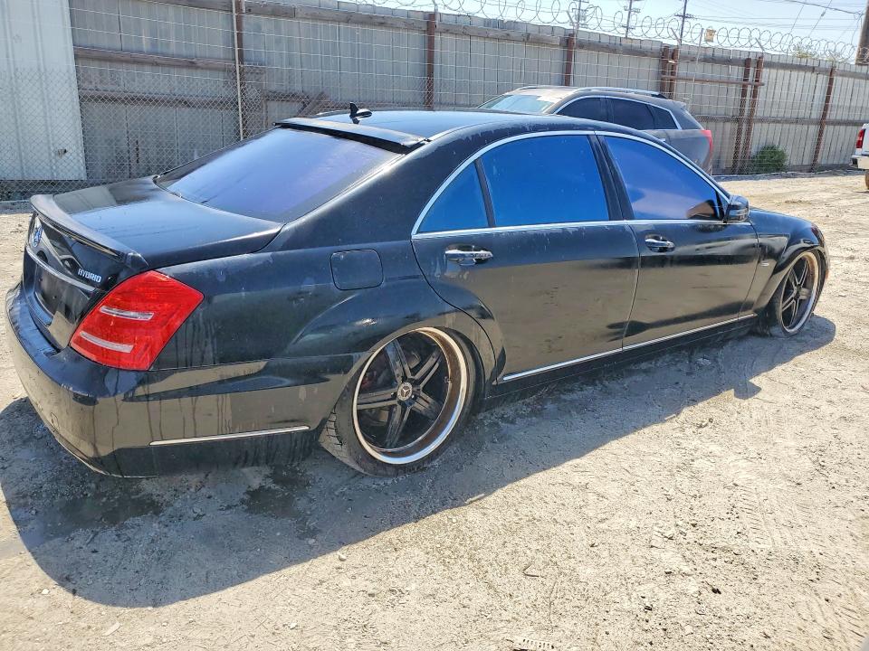 2011 Mercedes-benz S-klasse VIN WDDNG9FB6BA365770 COPART salvage auction — NORMAL WEAR, MT - DIS/DLR/EXP ONLY CLEAN TITLE, sold $2,050 on 2026-07-27 (photo 3)