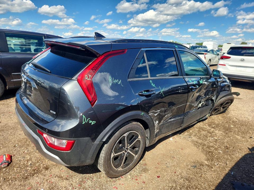 2023 Kia Niro VIN KNDCR3LE0P5099718 COPART salvage auction — SIDE, IL - SALVAGE CERTIFICATE, sold $7,400 on 2026-07-28 (photo 3)