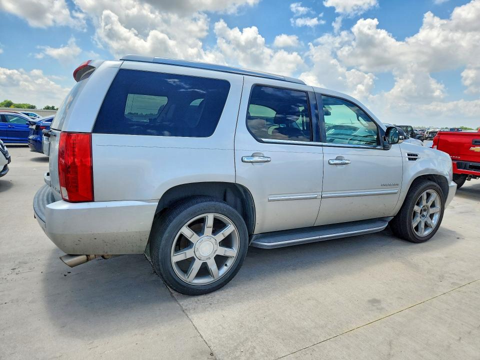 2011 Cadillac Escalade VIN 1GYS4BEF8BR139002 COPART salvage auction — NORMAL WEAR, Tx - Certificate Of Title, sold $1,100 on 2026-07-02 (photo 3)