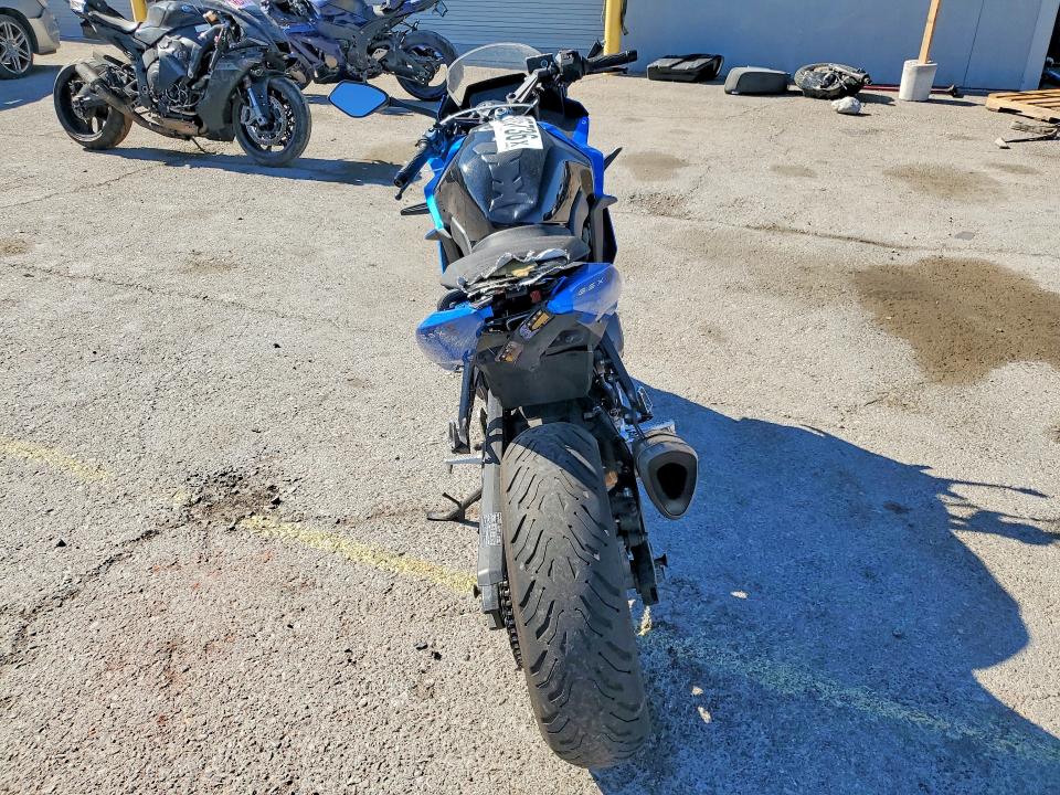 2024 Suzuki Gsx VIN JS1EM13B9R7101212 COPART salvage auction — SIDE, Nv - Salvage Title, sold $1,650 on 2026-07-09 (photo 4)