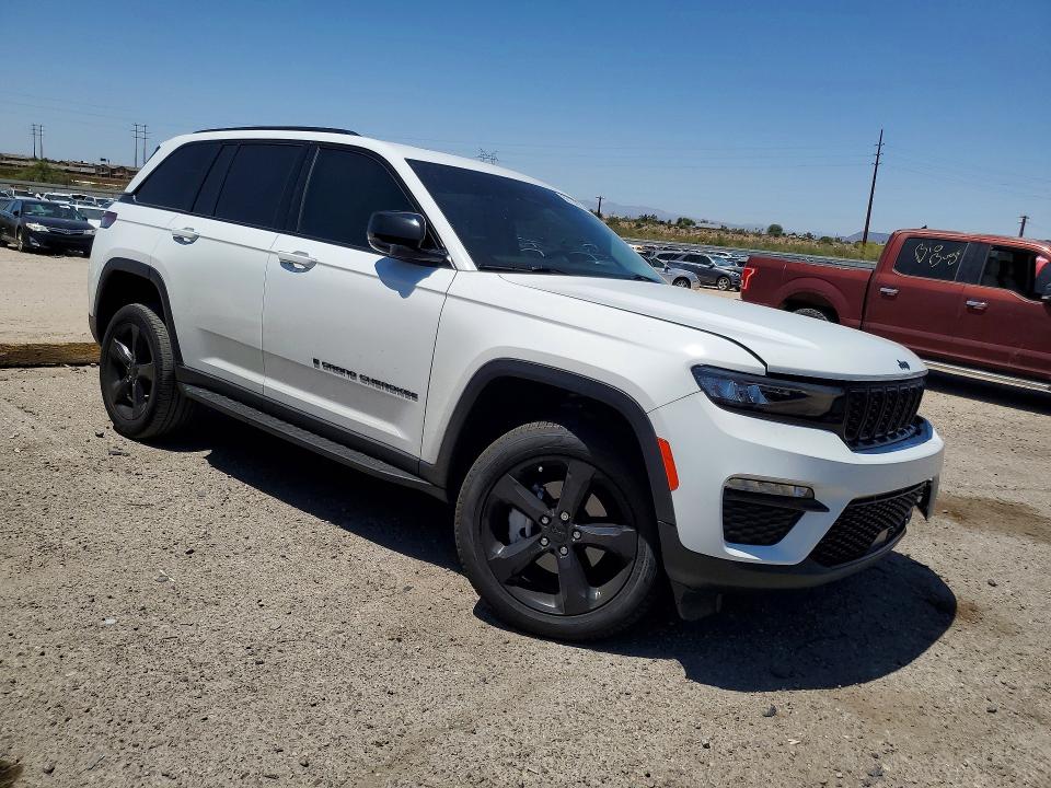 2023 Jeep Cherokee VIN 1C4RJGBG4PC511971 COPART salvage auction — UNDERCARRIAGE, Az - Cert Of Title - Salvage, sold $11,200 on 2026-07-31 (photo 4)