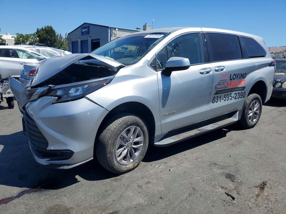 2024 Toyota Sienna VIN 5TDKRKEC1RS200375 — COPART salvage auction photo