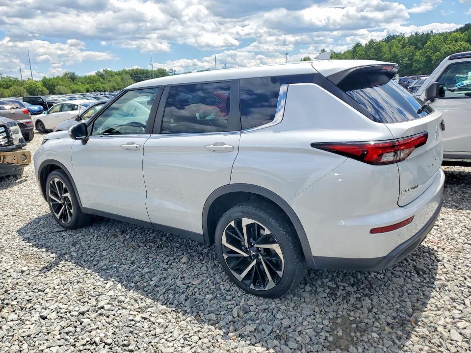 2022 Mitsubishi Outlander VIN JA4J3TA88NZ020267 COPART salvage auction — MINOR DENT/SCRATCHES, Wv - Dealer Only Clean Title (P), sold $11,800 on 2026-07-22 (photo 2)