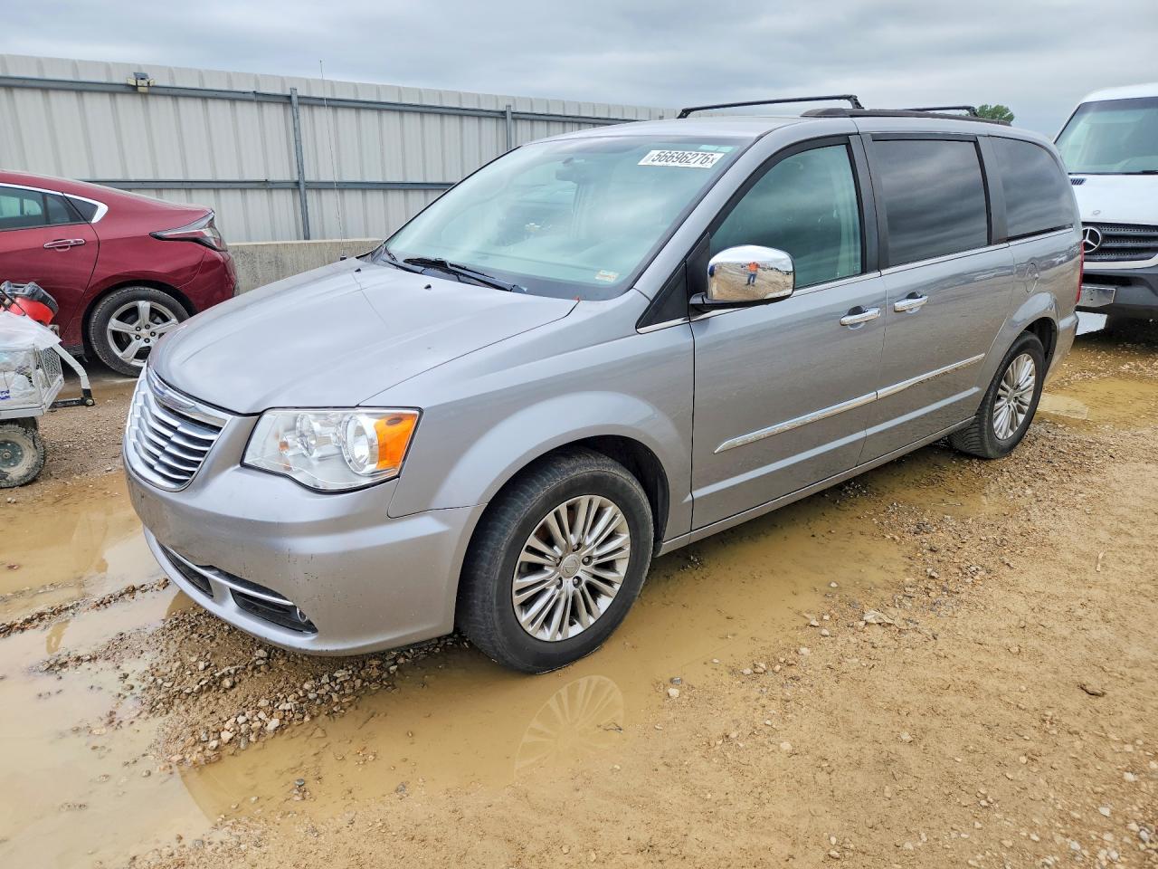 2015 Chrysler Town & Country VIN 2C4RC1CG0FR676654 COPART salvage auction — Mechanical, MO - DEALER ONLY CLEAN TITLE, sold $750 on 2026-07-09 (photo 1)