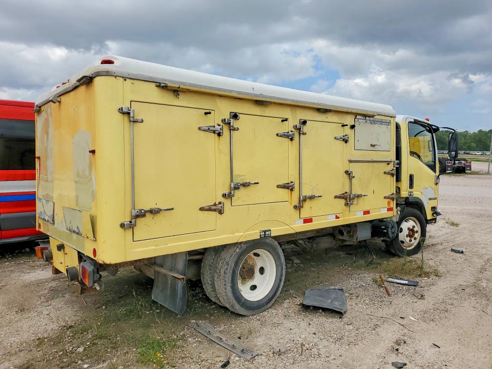 2017 Isuzu Npr hd VIN 54DC4W1C1HS808057 COPART salvage auction — VANDALISM, Tx - Salvage Vehicle Title, sold $2,450 on 2026-07-17 (photo 3)