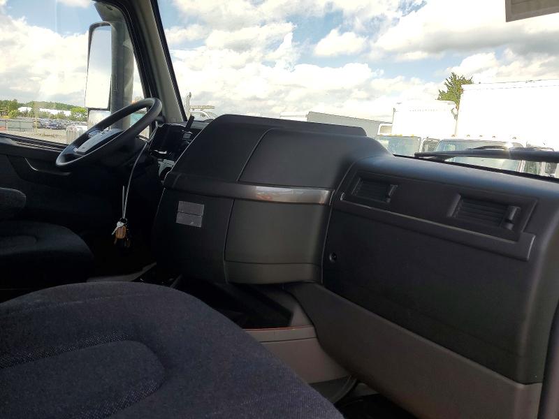 2023 Volvo VIN 4V4NC9EH6PN628498 COPART salvage auction — MECHANICAL, Il - Certificate Of Title, sold $29,500 on 2026-07-07 (photo 5)