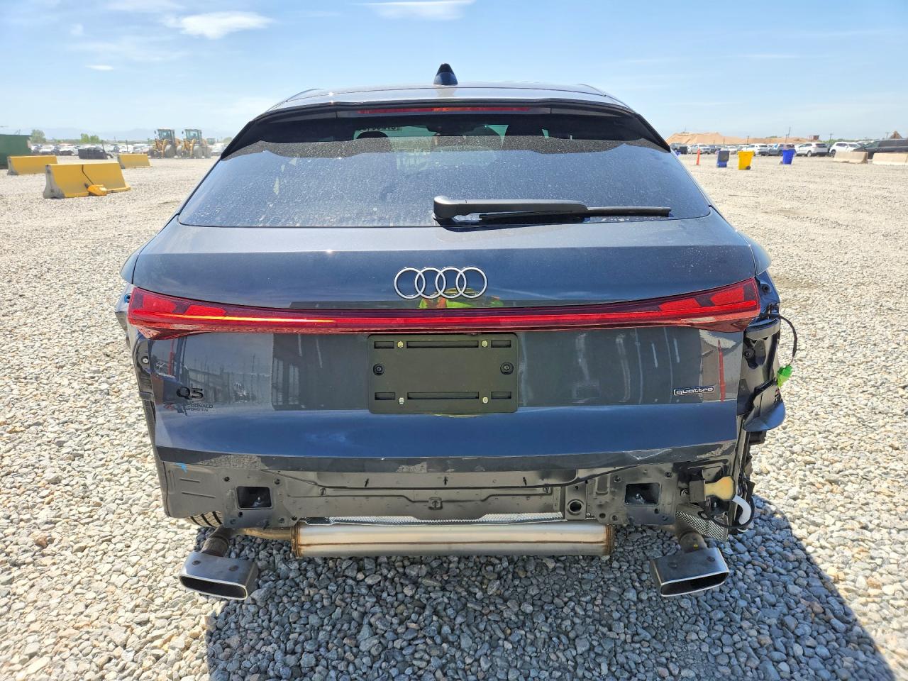 2025 Audi Q5 VIN WA1FAAGU8S2117042 COPART salvage auction — Side, St - Salvage Title, sold $26,750 on 2026-08-20 (photo 6)
