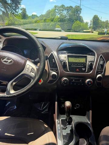 2010 Hyundai Tucson VIN KM8JU3AC9AU040098 COPART salvage auction — NORMAL WEAR, Nc - Dealer Only Clean Title (P), sold $850 on 2026-07-02 (photo 9)