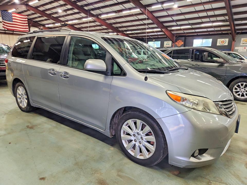 2014 Toyota VIN 5TDDK3DC0ES090711 COPART salvage auction — MINOR DENT/SCRATCHES, Ny - Certificate Of Title (P), sold $4,950 on 2026-07-14 (photo 4)