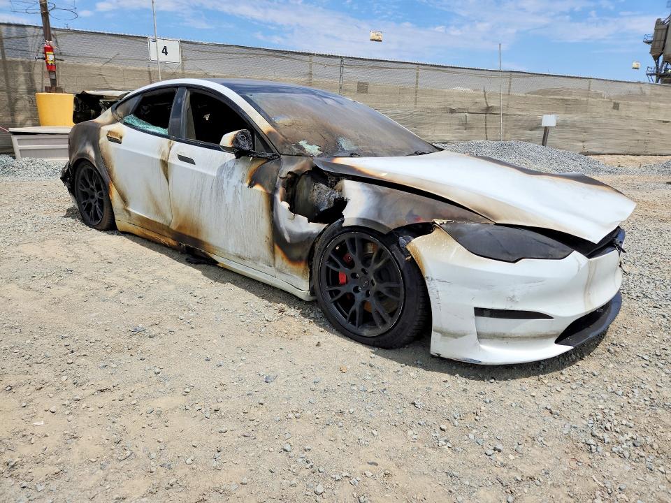 2021 Tesla Model s VIN 5YJSA1E61MF453043 COPART salvage auction — BURN, CA - SALVAGE CERTIFICATE, sold $350 on 2026-07-31 (photo 4)