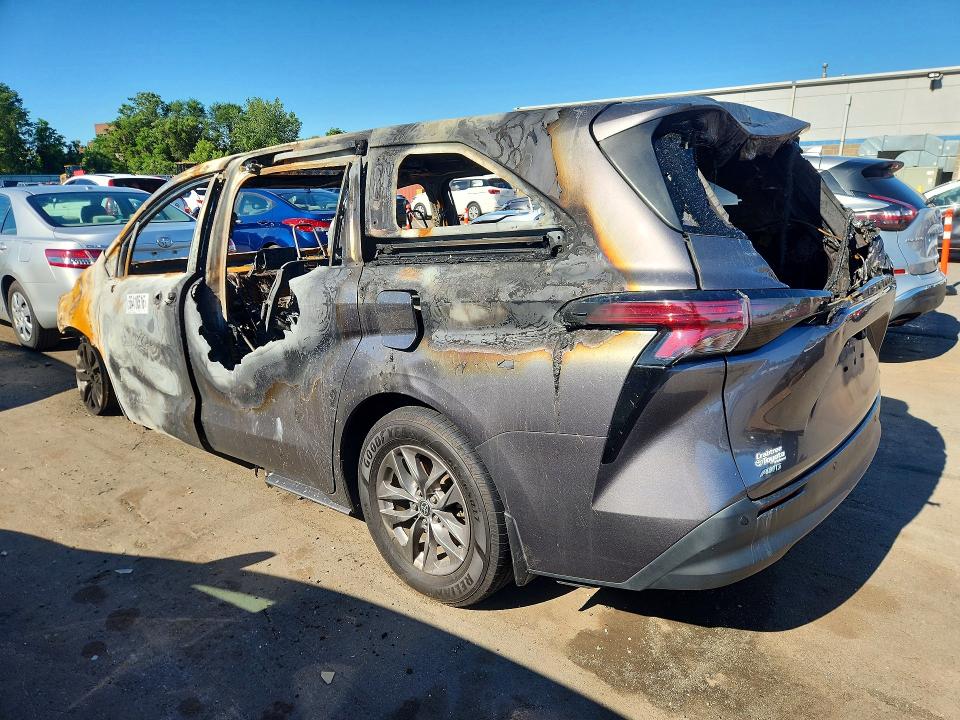 2021 Toyota Sienna VIN 5TDYSKFC6MS028298 COPART salvage auction — BURN, CT - CERT OF TITLE-PARTS ONLY SALVA, sold $500 on 2026-07-17 (photo 2)