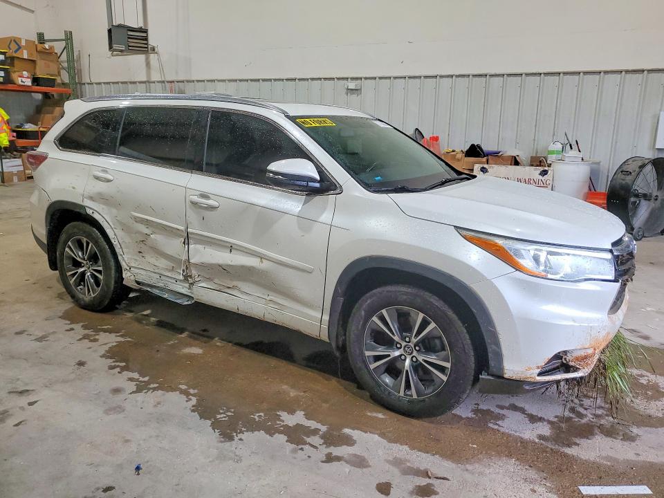 2016 Toyota VIN 5TDJKRFH5GS352661 COPART salvage auction — FRONT END, Salvage Title, sold $300 on 2026-07-24 (photo 4)