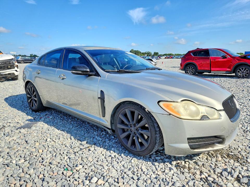 2011 Jaguar Xf VIN SAJWA0GB8BLS18379 COPART salvage auction — MINOR DENT/SCRATCHES, FL - CERTIFICATE OF TITLE, sold $650 on 2026-07-07 (photo 4)