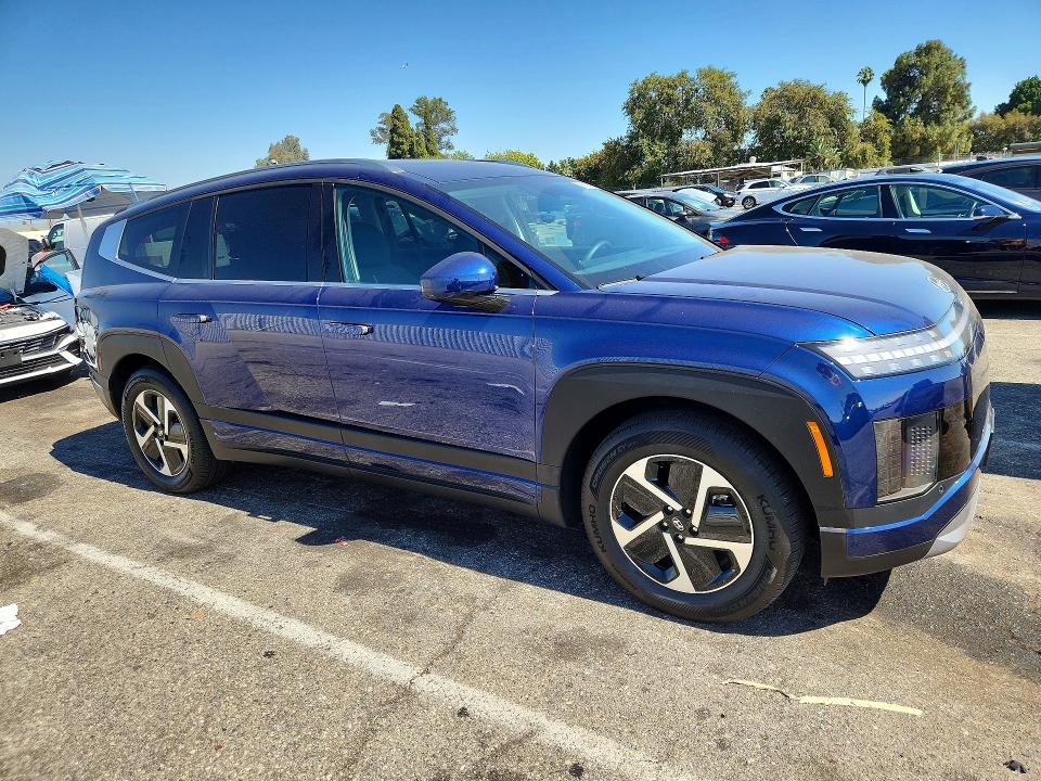 2026 Hyundai Ioniq 9 VIN 7YAMS5S16TY008343 COPART salvage auction — NORMAL WEAR, Ca - Dis/Dlr/Exp Only Clean Title, sold $32,750 on 2026-07-17 (photo 4)