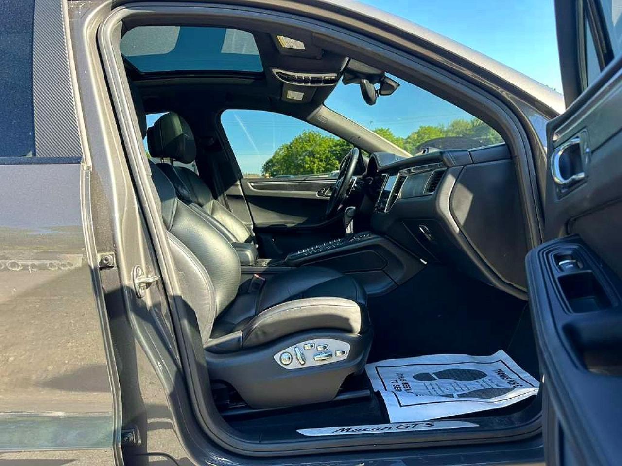 2018 Porsche Macan VIN WP1AG2A59JLB62102 COPART salvage auction — Minor Dent/Scratches, MT - CERTIFICATE OF TITLE, sold $11,700 on 2026-07-01 (photo 9)