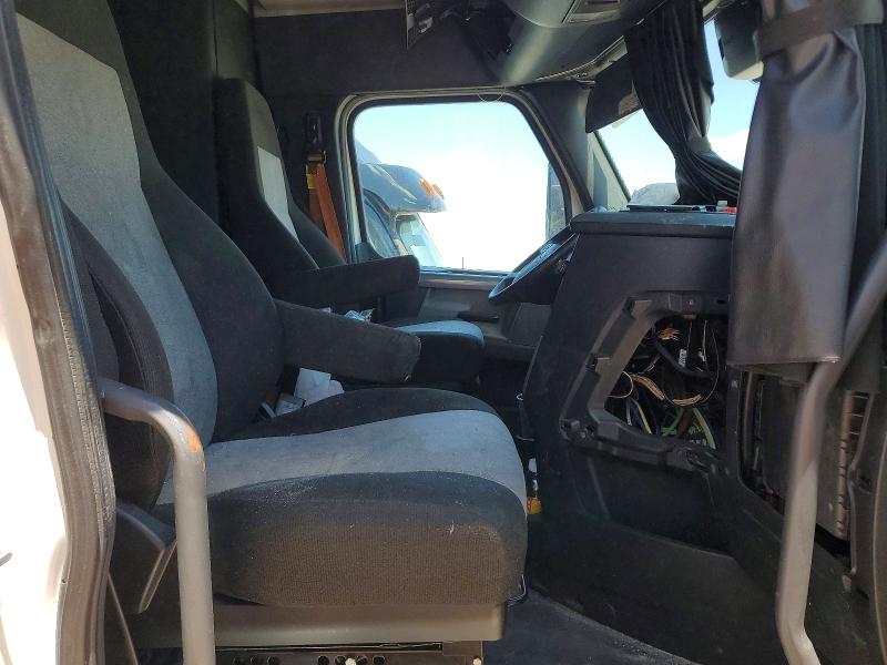 2021 Freightliner Cascadia 126 VIN 1FUJHHDR0MLMW0597 COPART salvage auction — FRONT END, IL - CERTIFICATE OF TITLE (P), sold $6,000 on 2026-07-07 (photo 6)