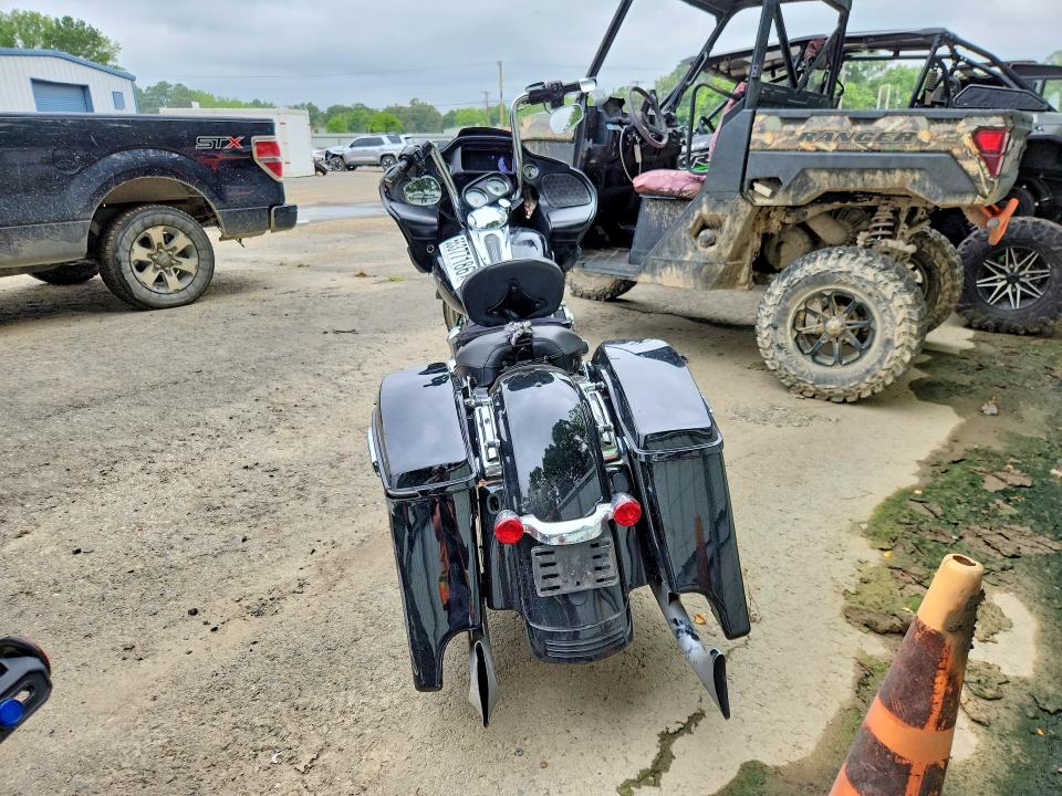 2022 Harley-davidson Fltrx VIN 1HD1KHC10NB625607 COPART salvage auction — ALL OVER, Tx - Salvage Vehicle Title, sold $7,200 on 2026-08-06 (photo 4)