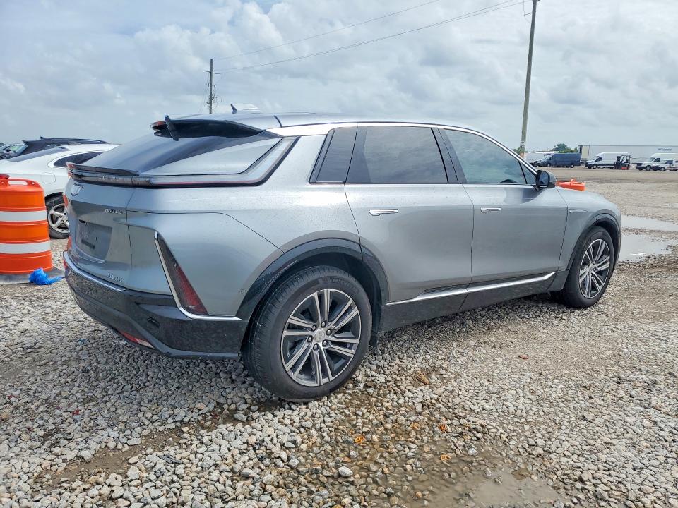 2025 Cadillac VIN 1GYKPNRL7SZ306216 COPART salvage auction — SIDE, Tx - Salvage Vehicle Title, sold $14,400 on 2026-08-10 (photo 3)