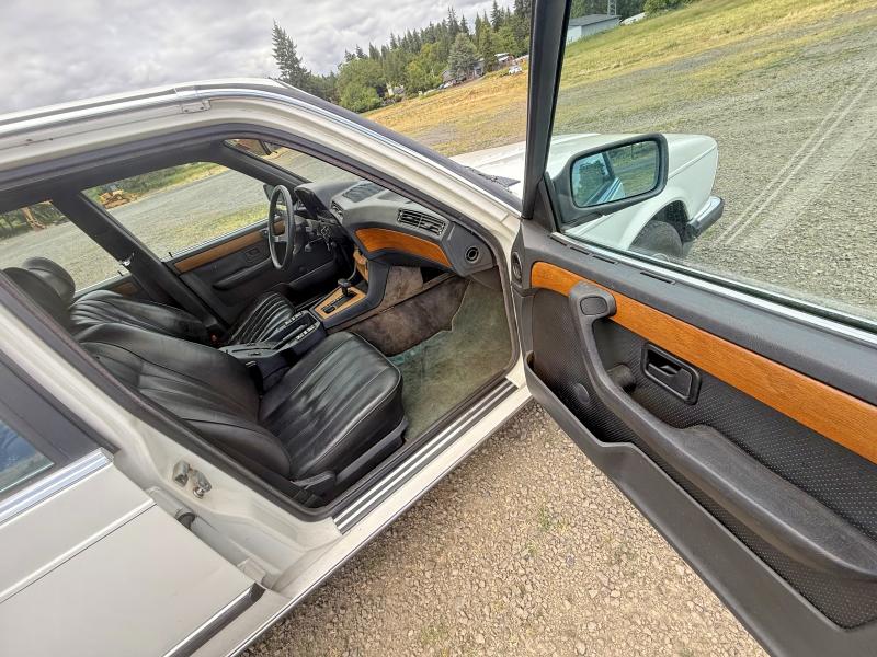 1985 BMW 7 series VIN WBAFJ910608751757 COPART salvage auction — MINOR DENT/SCRATCHES, Or - Certificate Of Title (P), sold $5,800 on 2026-07-13 (photo 5)