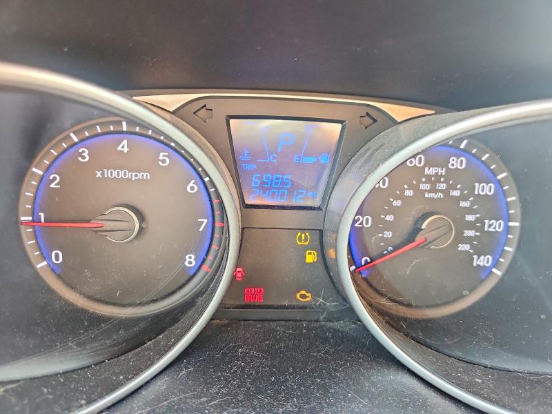 2013 Hyundai Tucson VIN KM8JUCAC1DU568416 COPART salvage auction — NORMAL WEAR, Me - Certificate Of Title, sold $1,050 on 2026-07-08 (photo 9)