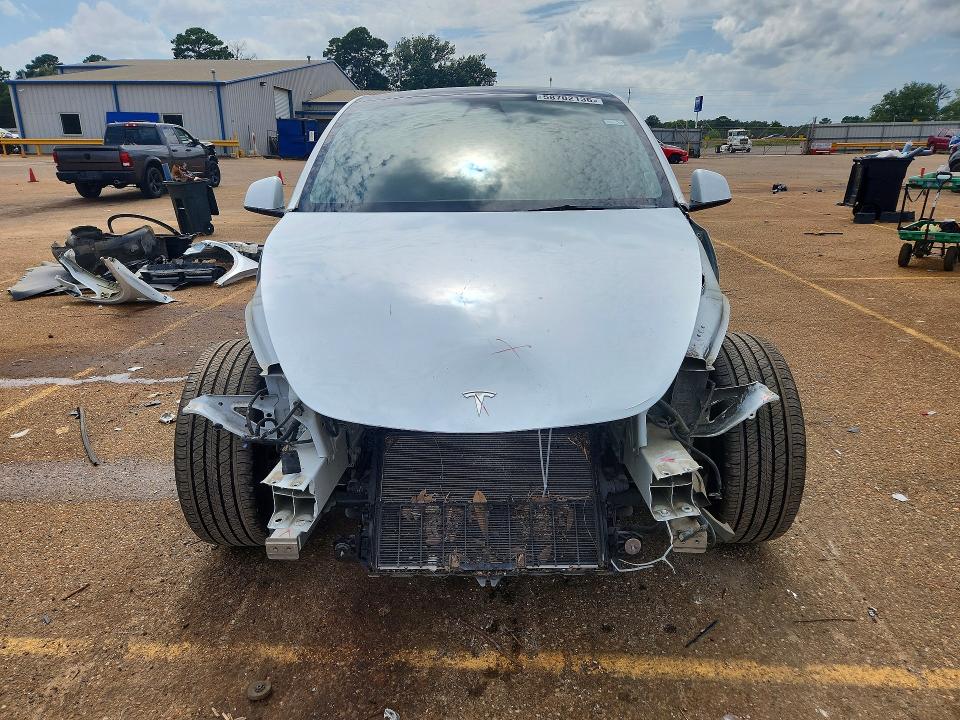 2023 Tesla Model y VIN 7SAYGDEE4PA093630 COPART salvage auction — FRONT END, Tx - Salvage Vehicle Title, sold $8,000 on 2026-07-27 (photo 5)