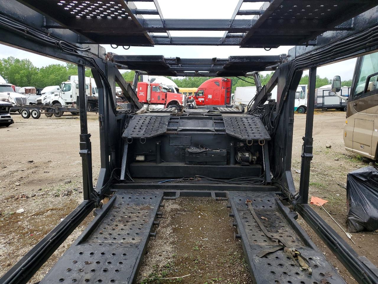 2016 Unknown VIN 1S9CA5324GP297318 COPART salvage auction — Normal Wear, IL - CERTIFICATE OF TITLE (P), sold $2,000 on 2026-07-07 (photo 5)