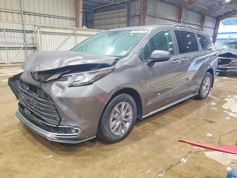 2022 Toyota Sienna VIN 5TDYRKEC6NS130277 COPART salvage auction — FRONT END, LA - CERT OF TITLE-SALVAGE, sold $6,500 on 2026-07-24 (photo 1)