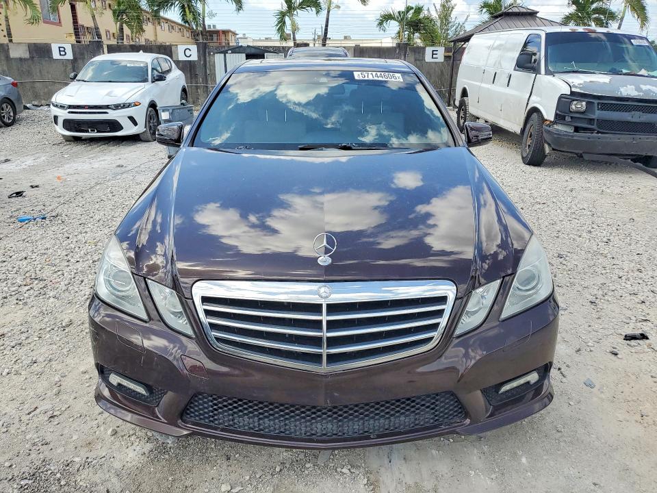 2011 Mercedes-benz E-klasse VIN WDDHF5GB4BA498681 COPART salvage auction — MINOR DENT/SCRATCHES, Fl - Cert Of Title Slvg Rebuildable, sold $1,450 on 2026-07-02 (photo 5)