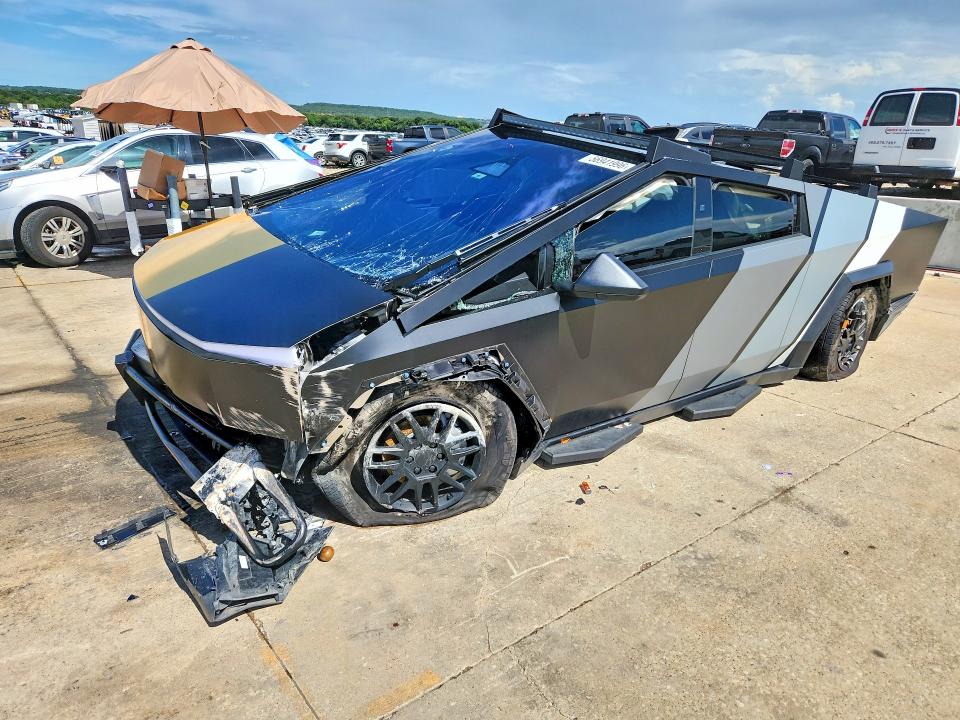 2025 Tesla Cybertruck VIN 7G2CEHED0SA067723 COPART salvage auction — SIDE, TX - SALVAGE VEHICLE TITLE, sold $15,500 on 2026-08-27 (photo 1)