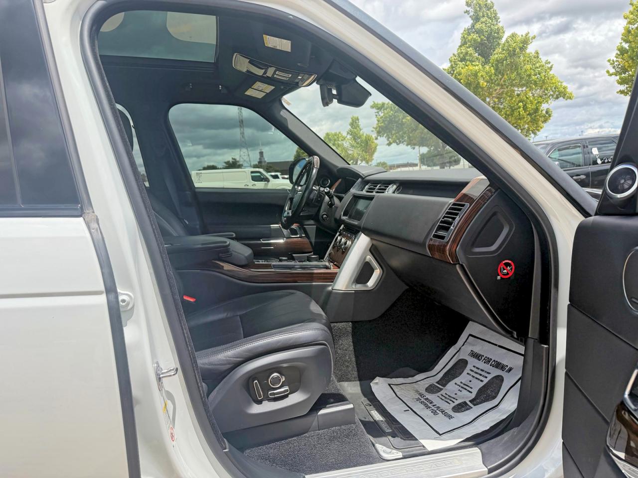 2017 Land rover RANGE ROVER VIN SALGS2FEXHA336521 COPART salvage auction — Minor Dent/Scratches, IN - CERTIFICATE OF TITLE (P), sold $10,500 on 2026-06-12 (photo 5)