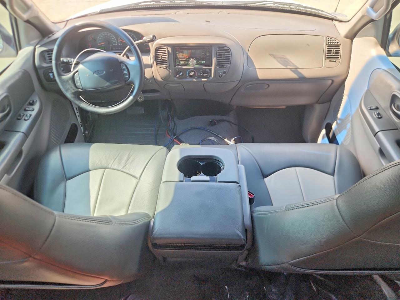 2000 Ford F-150 Lightning VIN 1FTRX17W9YKB40163 COPART salvage auction — Rear End, TX - SALVAGE VEHICLE TITLE, sold $1,400 on 2026-07-09 (photo 8)