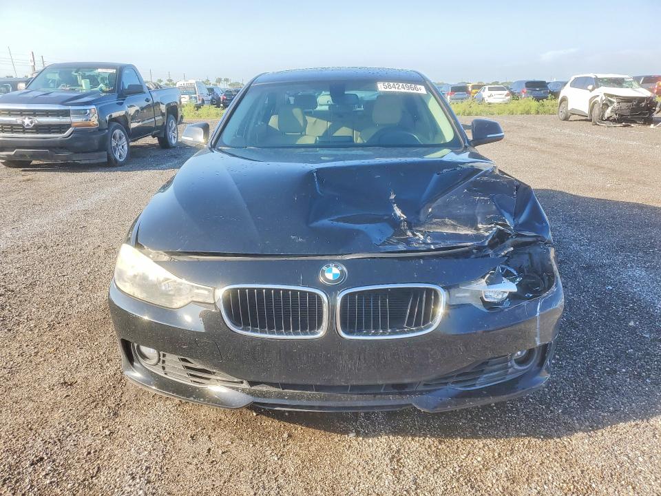 2013 BMW 3er VIN WBA3A5C59DF358535 COPART salvage auction — FRONT END, Fl - Cert Of Title Slvg Rebuildable, sold $775 on 2026-08-17 (photo 5)