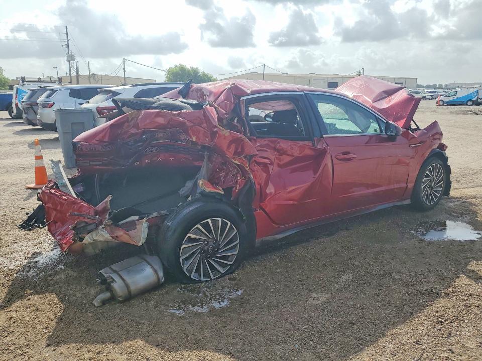 2025 Hyundai Sonata hybrid VIN KMHL34JJ2SA104839 COPART salvage auction — ALL OVER, TX - NONREPAIRABLE TITLE, sold $1,400 on 2026-07-30 (photo 3)