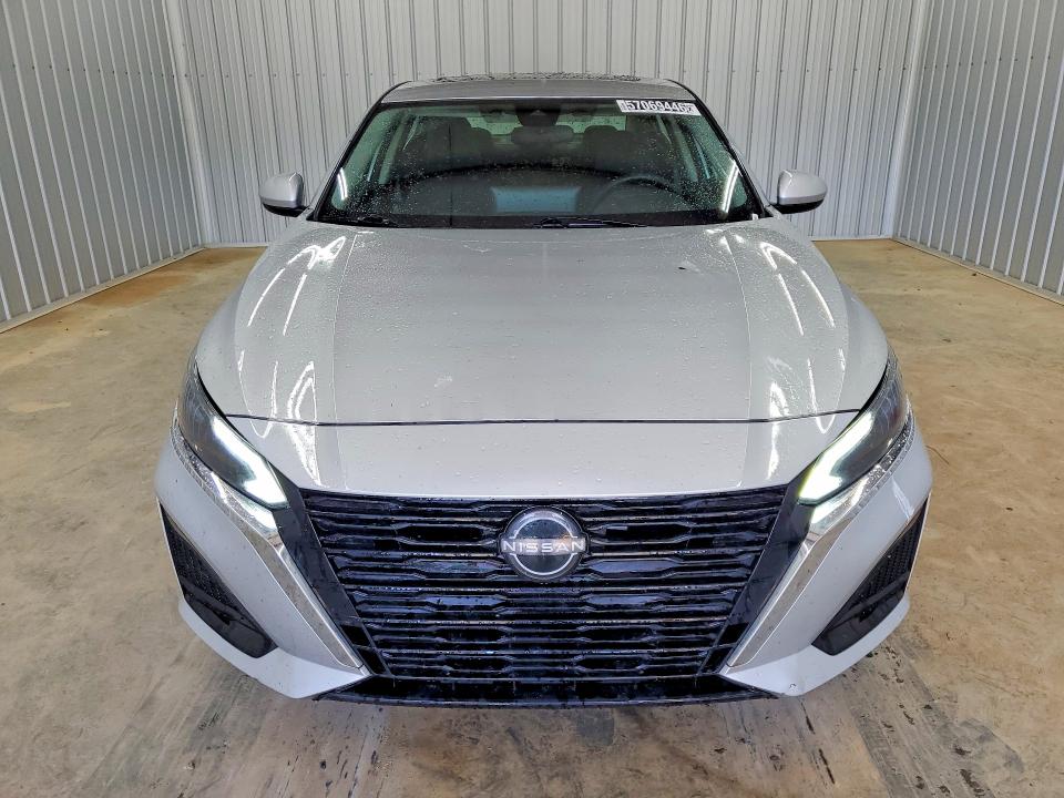 2023 Nissan Altima VIN 1N4BL4DVXPN370128 COPART salvage auction — REAR END, VA - CERT OF TITLE - SALVAGE, sold $7,300 on 2026-07-23 (photo 5)