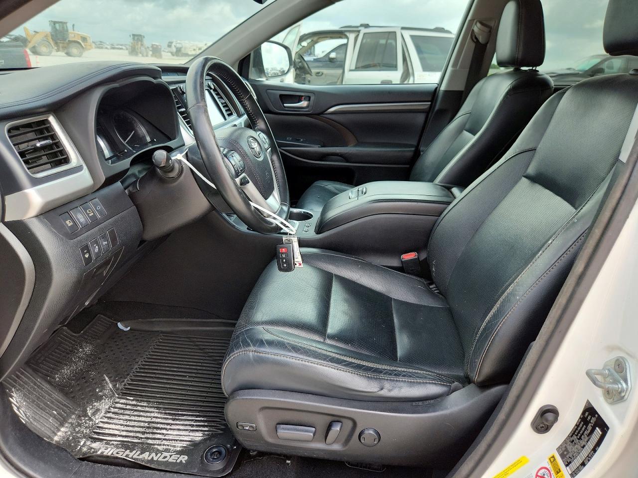 2017 Toyota Highlander VIN 5TDYZRFH6HS199204 COPART salvage auction — Normal Wear, TX - CERTIFICATE OF TITLE (P), sold $14,800 on 2026-07-08 (photo 7)