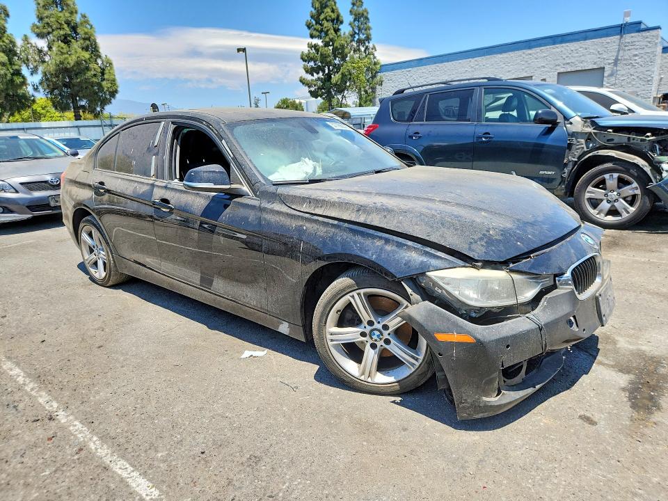 2013 BMW 3er VIN WBA3C1C58DF444261 COPART salvage auction — FRONT END, Ca - App For Dup Clean Or Ac, sold $425 on 2026-07-30 (photo 4)