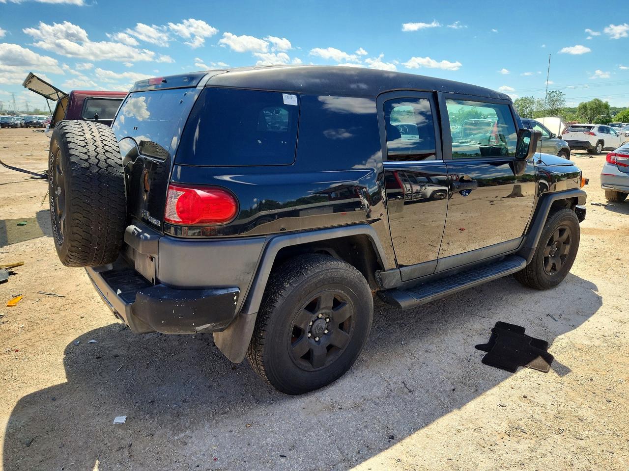 2008 Toyota FJ Cruiser VIN JTEBU11FX8K032925 COPART salvage auction — Mechanical, IL - CERT OF TITLE-CORRECTED, sold $2,700 on 2026-07-02 (photo 3)