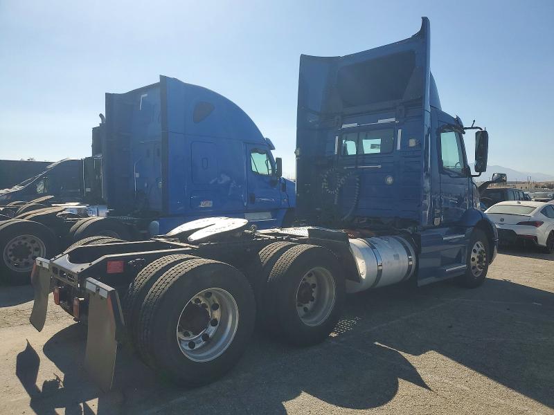 2022 Volvo VIN 4V4WC9EH2NN604328 COPART salvage auction — NORMAL WEAR, TX - DIS/DLR/EXP ONLY CLEAN TITLE, sold $16,200 on 2026-07-28 (photo 4)