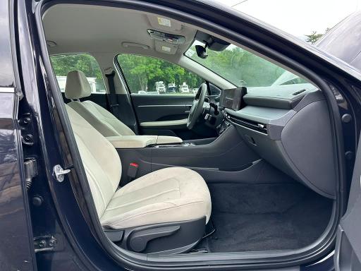 2024 Hyundai Sonata VIN KMHL64JA7RA402210 COPART salvage auction — ALL OVER, Fl - Certificate Of Title, sold $11,500 on 2026-07-29 (photo 9)