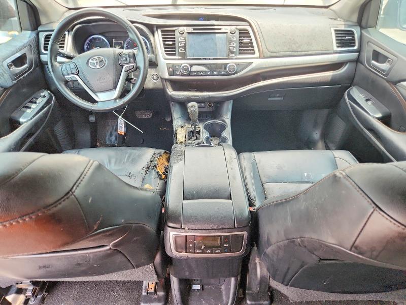 2018 Toyota Highlander VIN 5TDKZRFH8JS531980 COPART salvage auction — INTERIOR BURN, Tx - Salvage Vehicle Title, sold $7,700 on 2026-08-27 (photo 8)