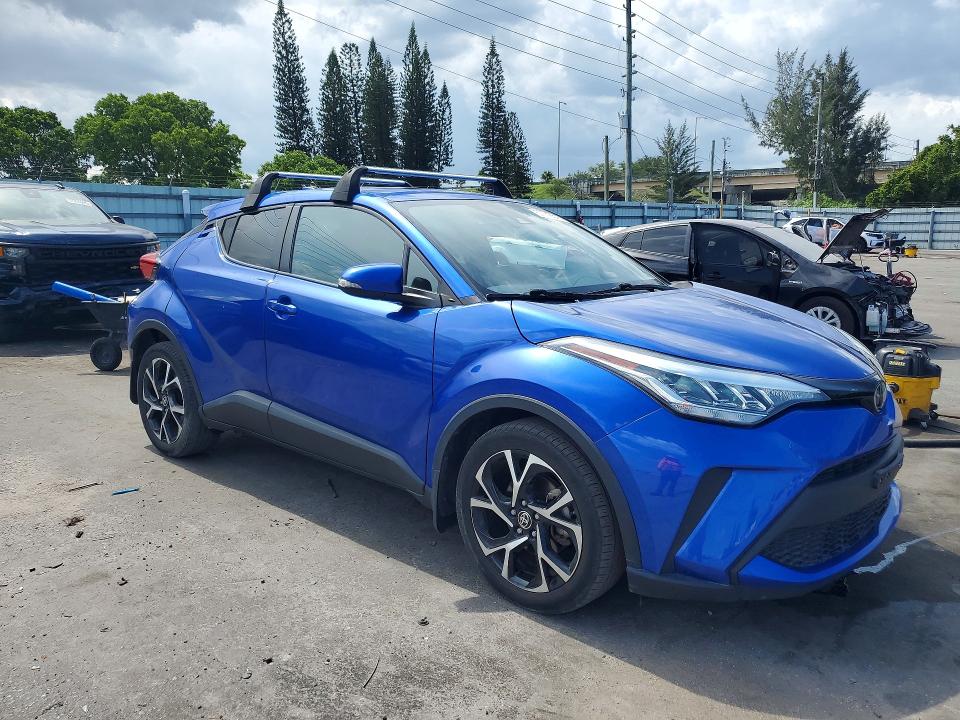 2022 Toyota C-hr VIN NMTKHMBX0NR142189 COPART salvage auction — MINOR DENT/SCRATCHES, Salvage Title, sold $11,400 on 2026-07-27 (photo 4)