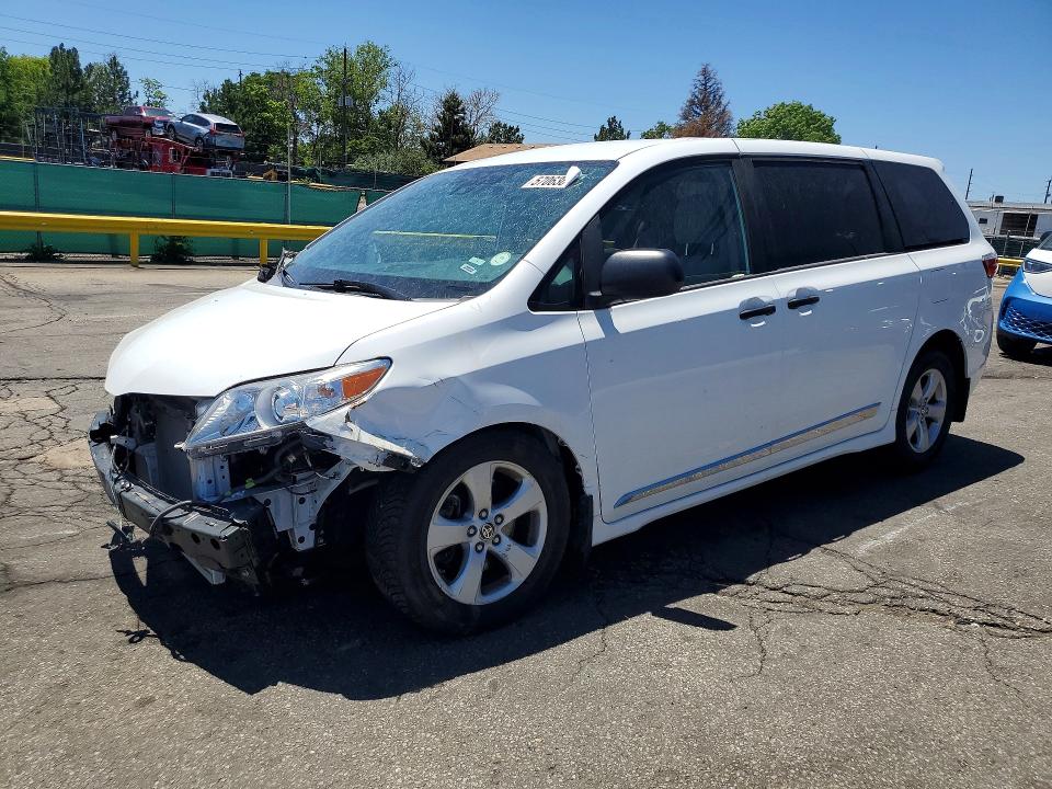 2020 Toyota Sienna VIN 5TDZZ3DC2LS058843 COPART salvage auction — FRONT END, Co - Public - Salvage Title, sold $7,800 on 2026-07-07 (photo 1)