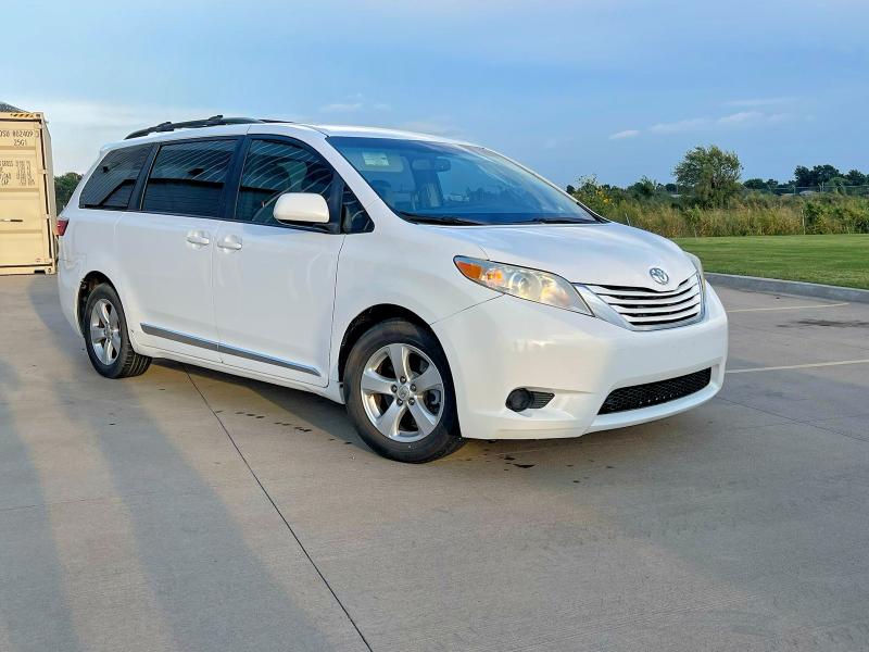 2015 Toyota Sienna VIN 5TDKK3DC3FS547083 — COPART salvage auction photo