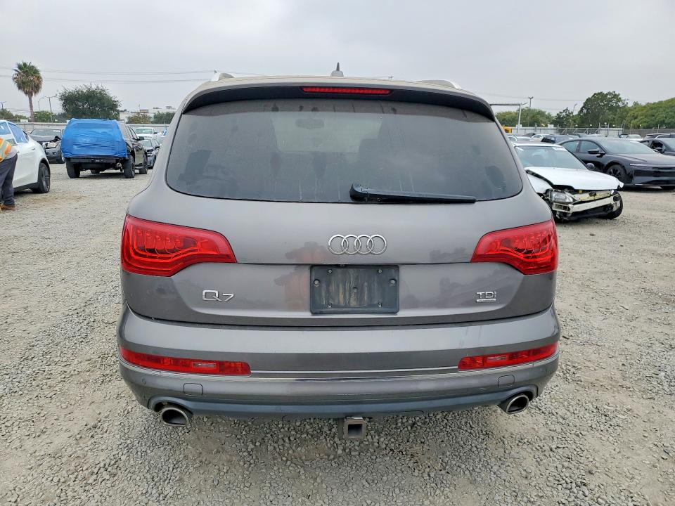 2014 Audi Q7 VIN WA1LMAFEXED003055 COPART salvage auction — MINOR DENT/SCRATCHES, Ca - Dis/Dlr/Exp Only Clean Title, sold $950 on 2026-07-24 (photo 6)