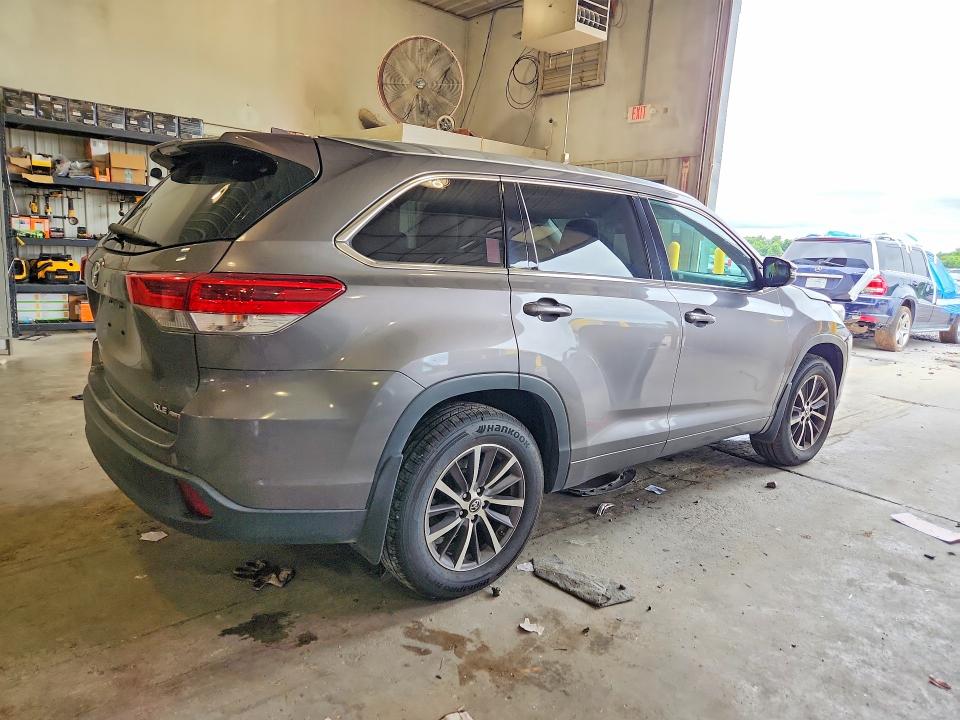 2018 Toyota VIN 5TDJZRFHXJS858148 COPART salvage auction — FRONT END, MO - SALVAGE CERTIFICATE OF TITLE, sold $8,800 on 2026-07-28 (photo 3)